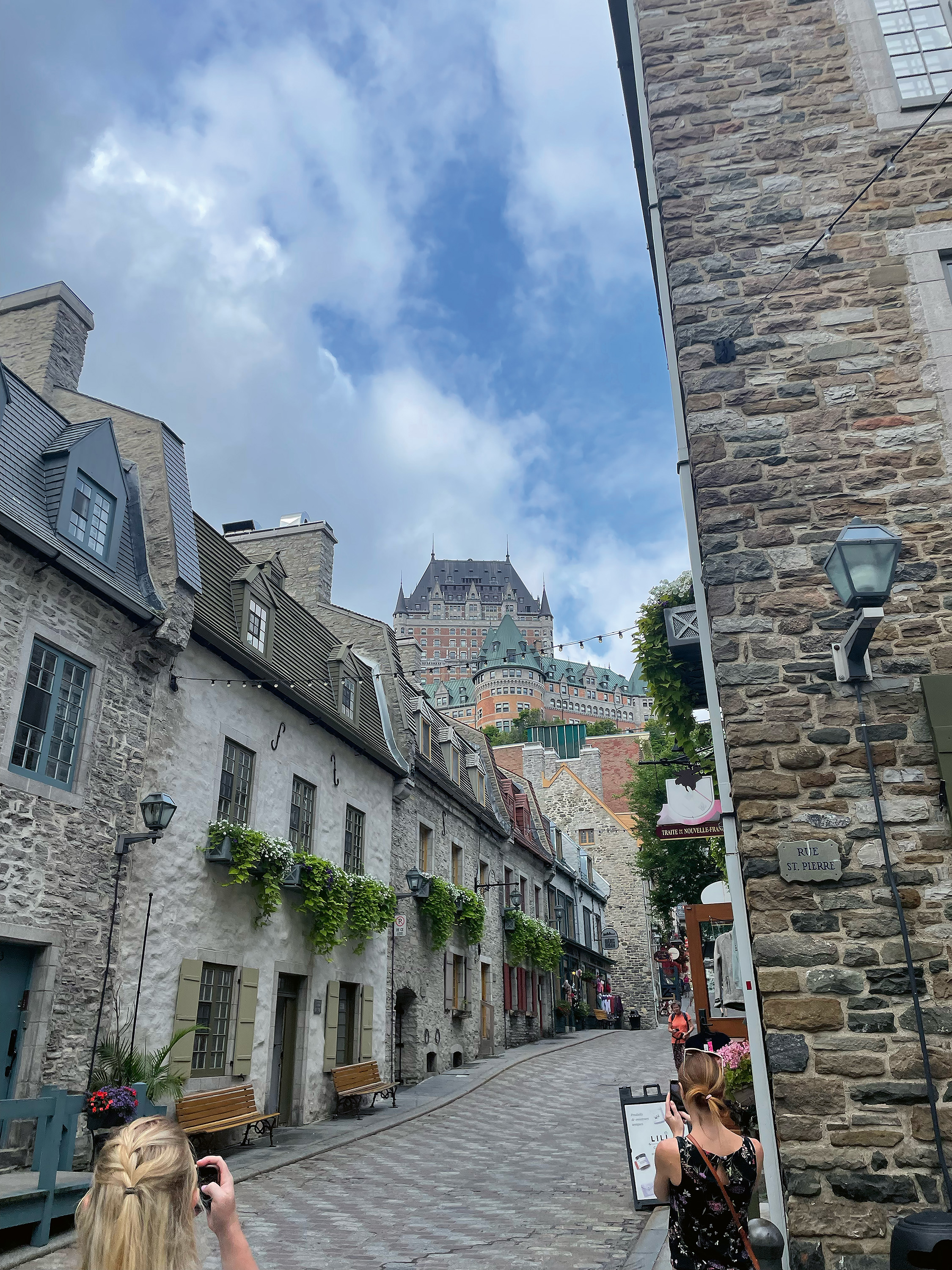 Feat Quebec1