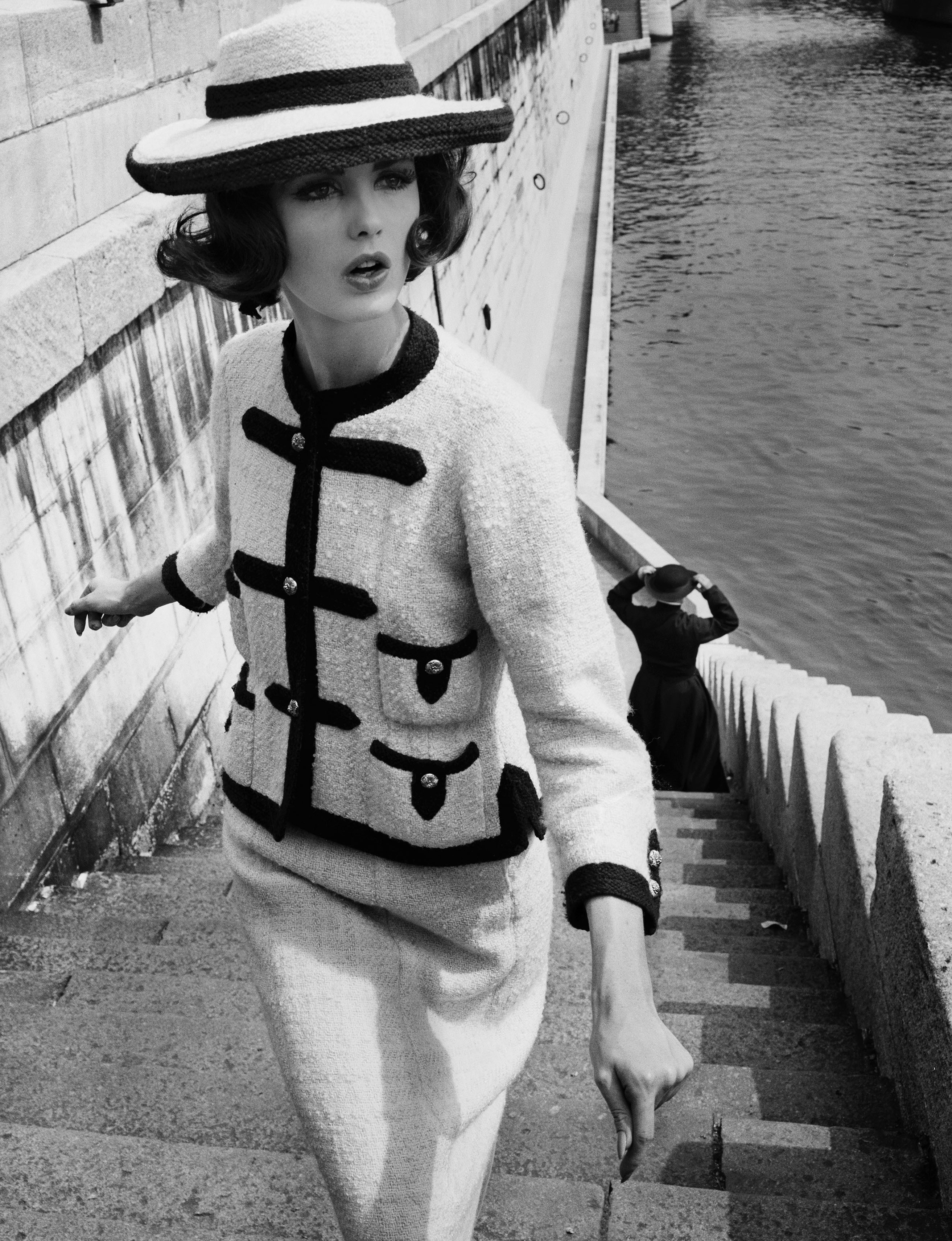 Dorothy + Little Bara Priest, Paris (Vogue) © 1960 William Klein